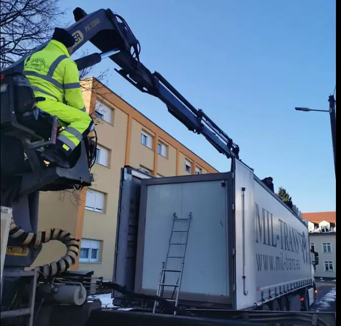 OVO JE TRANSPARENTNOST! U akciji Hrvatske katoličke misije Berlin prikupljena značajna financijska sredstva. Već su dovezli i 10 kontejnera i 1000 obiteljskih paketa!