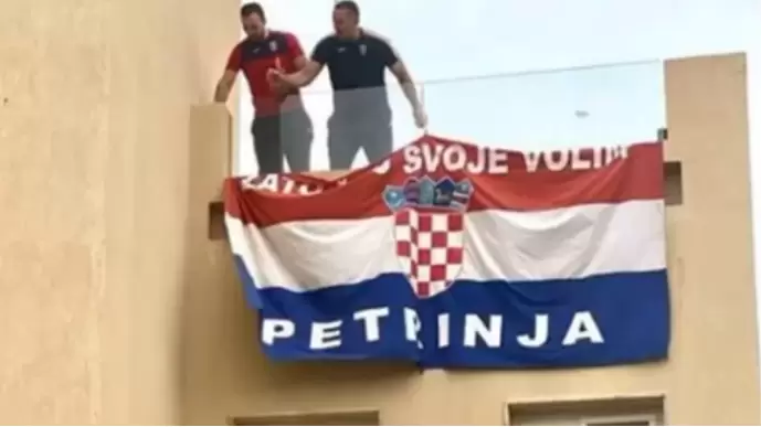 VIDEO Hrvatski rukometaši u Egiptu postavili veliku hrvatsku zastavu za Banovinu koja je pogođena razornim potresom!