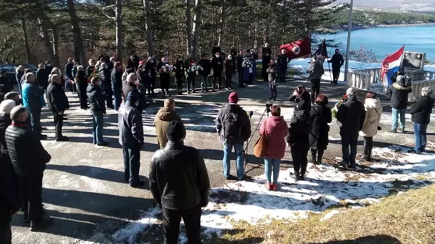 FOTO-VIDEO  Obilježena 28. godišnjica oslobađanja brane Peruća koju su srbi minirali sa 30 tona TNT-a aktiviranog eksploziva!…Mladić: Pa dignite je u vazduh jebi je, šta je štediš…