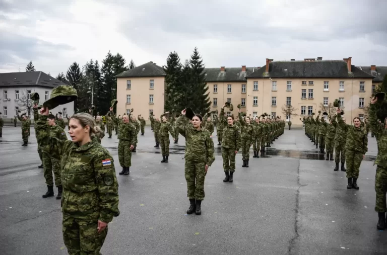 Svečana prisega ročnika na dragovoljnom vojnom osposobljavanju. Klanjec: Samo rijetki imaju čast prisegnuti Domovini.