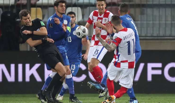 Hrvatska nogometna reprezentacija dosta slabom igrom ipak ostvarila prvu pobjedu protiv Cipra