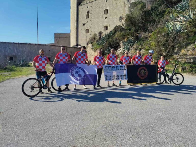 Memorijalni biciklistički maraton Prevlaka-Vukovar: Krenuli su na put dug 1000 km u čast dvanaestorice hrvatskih redarstvenika poginulih u Borovu selu!