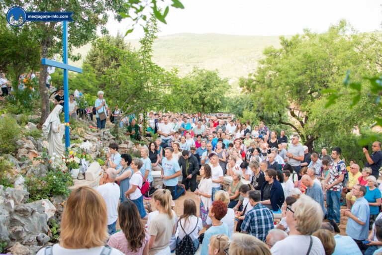 MEĐUGORJE; Rijeke hodočasnika na 40.obljetnicu na Brdu Ukazanja Kraljice Mira u Međugorju!