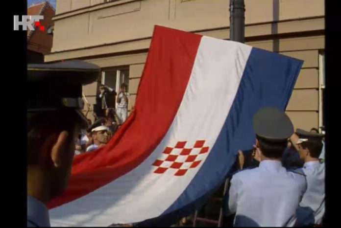 Na današnji dan 20. lipnja 1990. – podignut hrvatski barjak pred Hrvatskim saborom