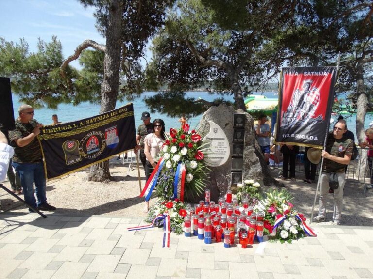 Na plaži smrti Soline u Biogradu obilježit će se 28 godina od stradavanja petero ljudi pobijenih raketiranjem 1993. godine