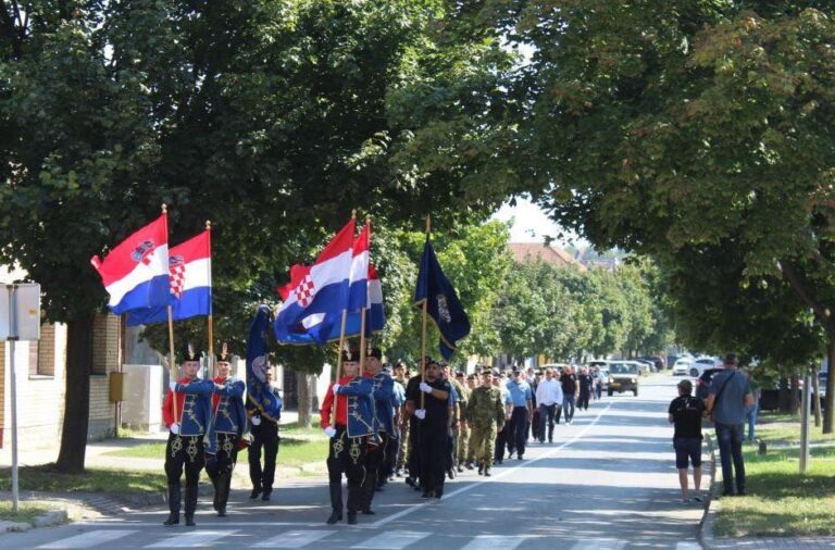 Marjan i Zoran su prvi u Baranji 1991. godine svoje živote položili u temelje Domovine! Otvoren Dom Policijske Udruge branitelja Baranje u Zlatnoj Gredi, koji su branitelji sami uredili…