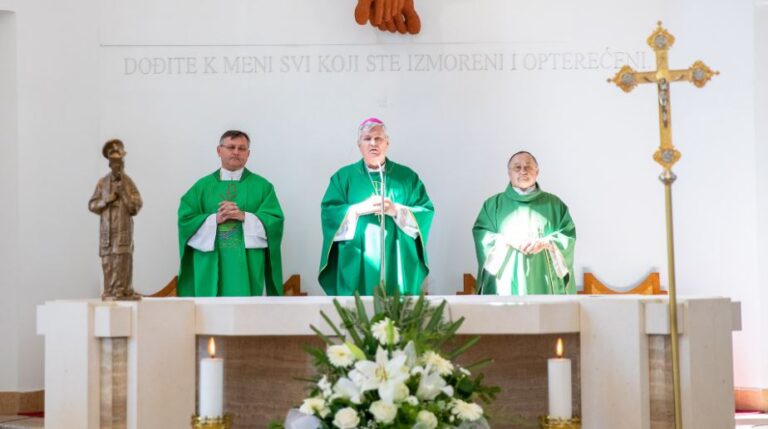 Biskup Košić predvodio misu na Međunarodni dan nestalih osoba i Dan sjećanja na nestale osobe u Domovinskom ratu. Mi i naša država trebamo se ponašati kao pobjednici prema poraženima!