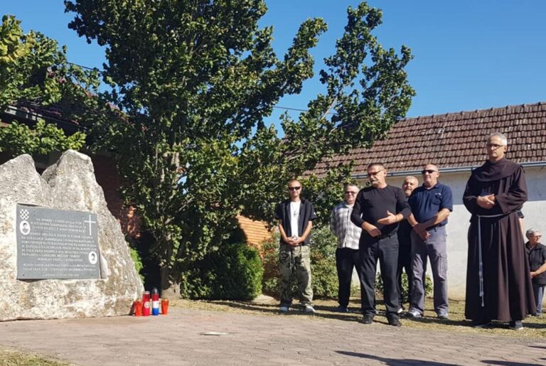 FOTO Na prvoj crti Hrvatske obrane u Šarengradu  4.listopada 1991. ginu dvojica mladih Tigrova u obrani Hrvatske od srpskog agresora