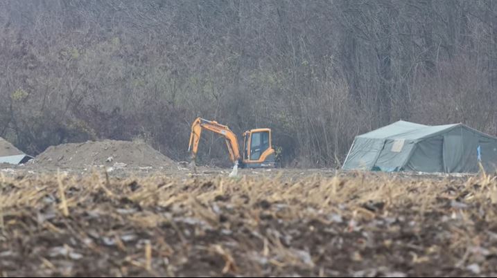 FOTO -VIDEO Otkrivena još jedna masovna grobnica iz Domovinskog rata u blizini Vukovara i to na ilegalnom odlagalištu otpada!