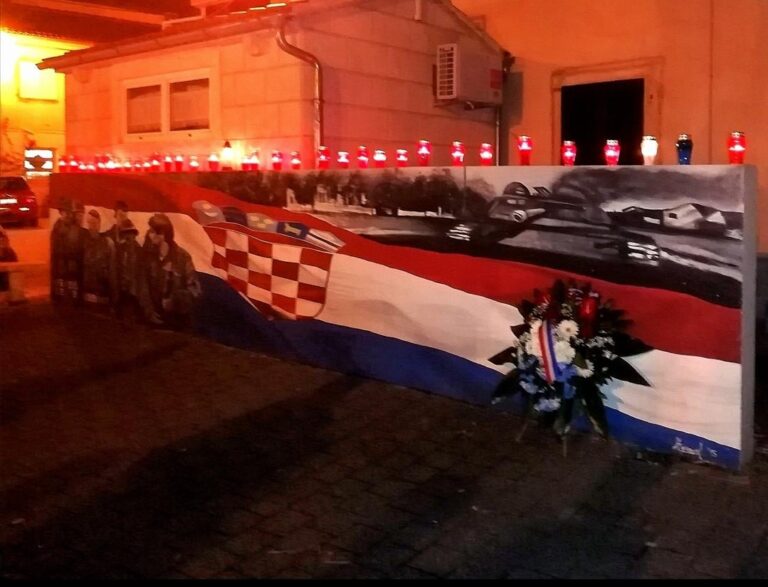 Povodom Dana sjećanja na žrtve Domovinskog rata te Dana sjećanja na žrtve Vukovara i Škabrnje UN Torcida Pakoštane organizira 18.11. u 18: 30 tradicionalno paljenje lampiona u čast svim palim žrtvama za slobodu Hrvatske.