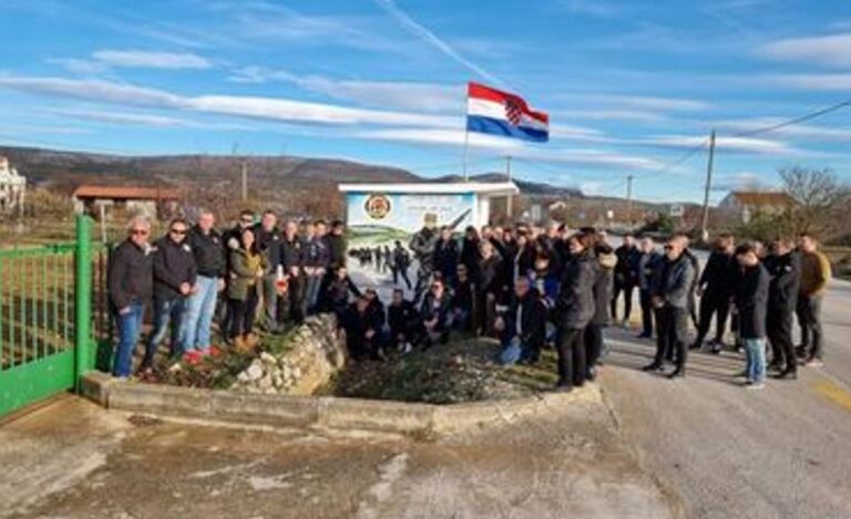 FOTO Branimir je poginuo u 18. godini braneći svoju Hrvatsku od srpskog agresora! Danas je dobio svoj MURAL koji su mu napravili mladi koji ne prepuštaju zaboravu svoje HEROJE!