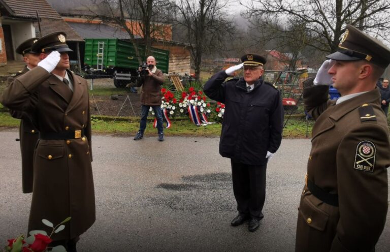 (VIDEO)  SRPSKI ZLOČIN BEZ KAZNE! Odana počast za 31 Hrvatsku žrtvu ubijenu u Joševici! Srbi su na stravičan način poubijali nevine civile, pucali su im u glavu…