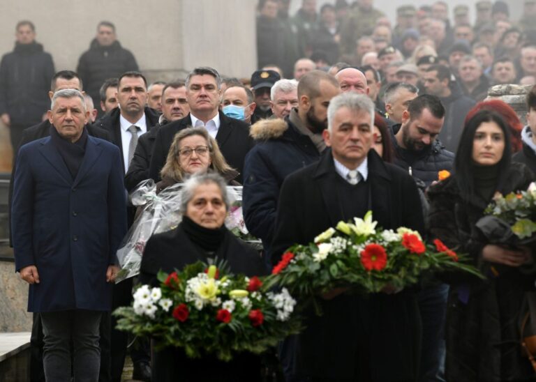 FOTO-VIDEO Predsjednik Milanović zajedno s Gotovinom na obilježavanju 28. godišnjice pogibije stožernog brigadira Damira Tomljanovića – Gavrana