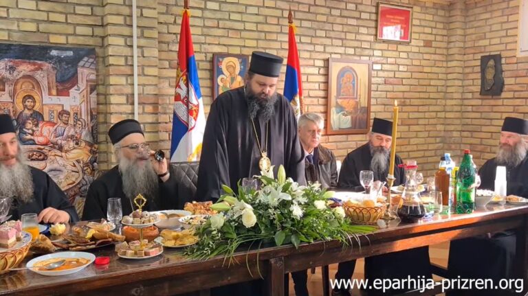 VIDEO Episkop Ksenofont u manastiru Bogorodice Mlekopitateljice u Novim Kozarcima izvrijeđao je i Stepinca i Katoličku crkvu…