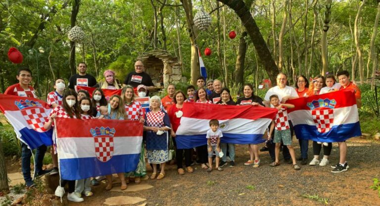 FELIZ DIA DE SAN VALENTIN LES DESEA EL CLUB DE CROATAS DE PARAGUAY!!!SRETNO VALENTINOVO ŽELI VAM KLUB HRVATA IZ PARAGVAJA!!!