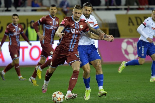 Pobjeda Rijeke nad Hajdukom pred 14. tisuća navijača na Poljudu. Navijači podržali Ukrajinu