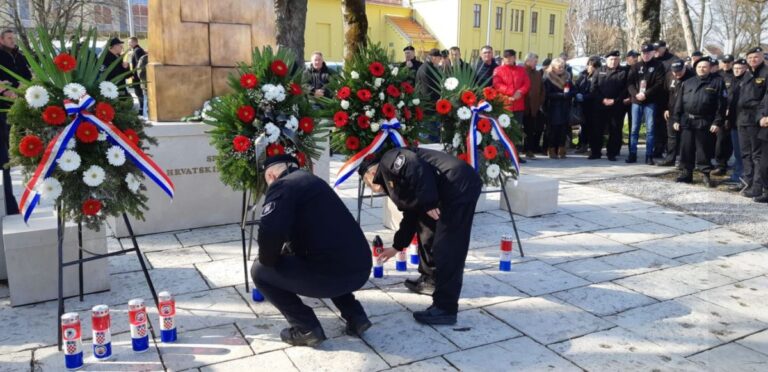 FOTO Udruga dragovoljaca Hrvatskih obrambenih snaga i 1. samostalna satnija “Marijan Baotić” Vinkovci organizatori su 30-godišnjice, dana obilježavanja eksplozije u sjedištu zapovjedništva vinkovačkog HOS-a