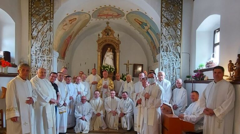 FOTO Zahvalno svećeničko hodočašće Gospi Krasnarskoj