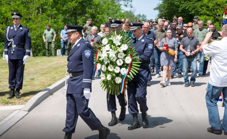 FOTO Imena koja ne smiju biti zaboravljena!Djelujući na 120 kilometara bojišnice, od Rizvanuše preko Visočice i Stapa pa sve do kote na Bukvi uspjeli su sačuvati Velebit.Za to su platili strašnu cijenu od 26 poginulih.