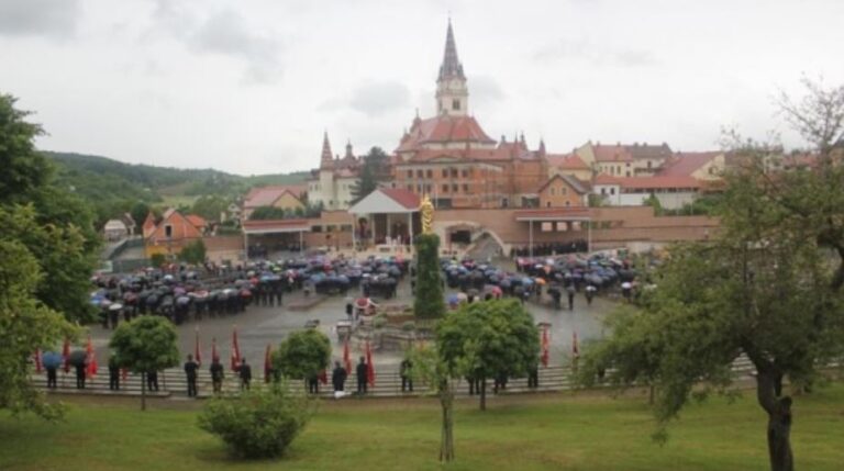 Vojni ordinarij predvodio misno slavlje povodom 23. vatrogasnog hodočašća u Mariju Bistricu…Službu vatrogasca s punim pravom možemo nazvati duboko ljudskom i kršćanskom