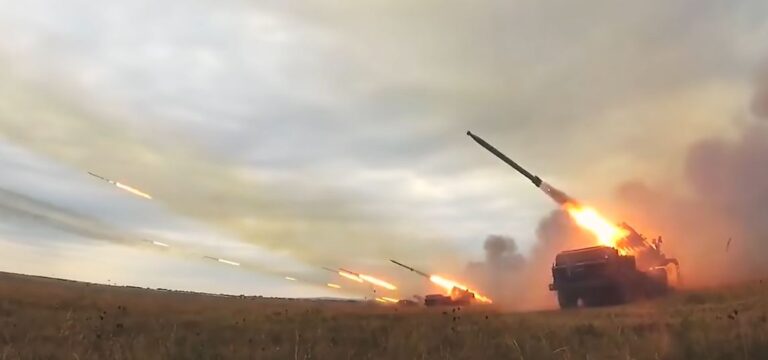 FOTO-VIDEO  Ovaj dvojac uništava ruske okupatore; 155-mm haubice FH70 i M777…Pogledajte kakvo razorno oružje MLRS sad traže Ukrajinci