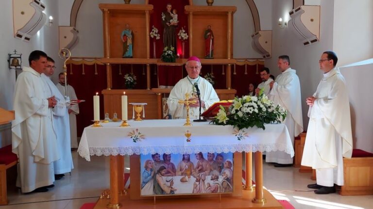 Proslava svetkovine sv. Antuna i blagoslov novog križnog puta u župi sv. Antuna Padovanskog u Ličkom Novom