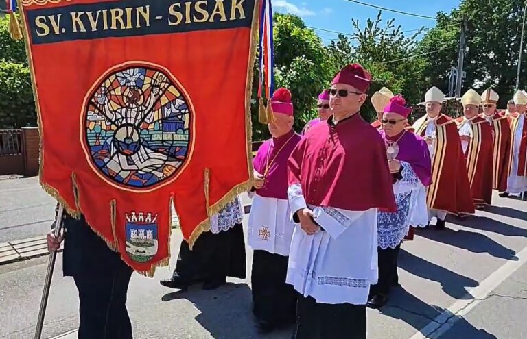 FOTO-VIDEO Homilija apostolskog nuncija u Republici Hrvatskoj Giorgia Lingue na svetkovinu zaštitnika Sisačke biskupije sv. Kvirina