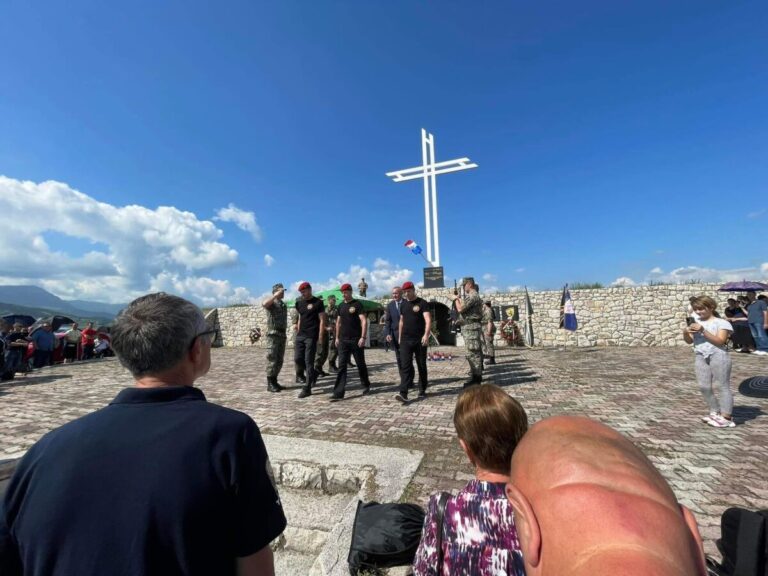 OBILJEŽENA 29. OBLJETNICA BITKE ZA “PJEŠČARU”U obrani tog vrlo važnog strateškog položaja tijekom rata poginulo je ukupno 68 pripadnika HVO-a, a više od stotinu ih je lakše i teže ranjeno.