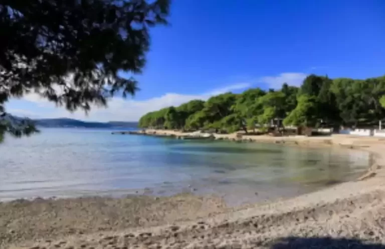 KRVAVA PLAŽA SMRTI! Biogradsku plažu Soline 14. lipnja 1993. zasuli „zvončići“ i usmrtili petero mladih, sedmero ih teško ranjeno