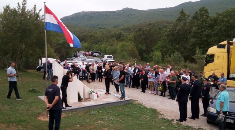 FOTO-U žestokoj borbi protiv srpskog agresora i JNA koje je predvodio ratni zločinac Ratko Mladić u Hrvacama i Maljkovu poginuli su prvi hrvatski redarstvenici