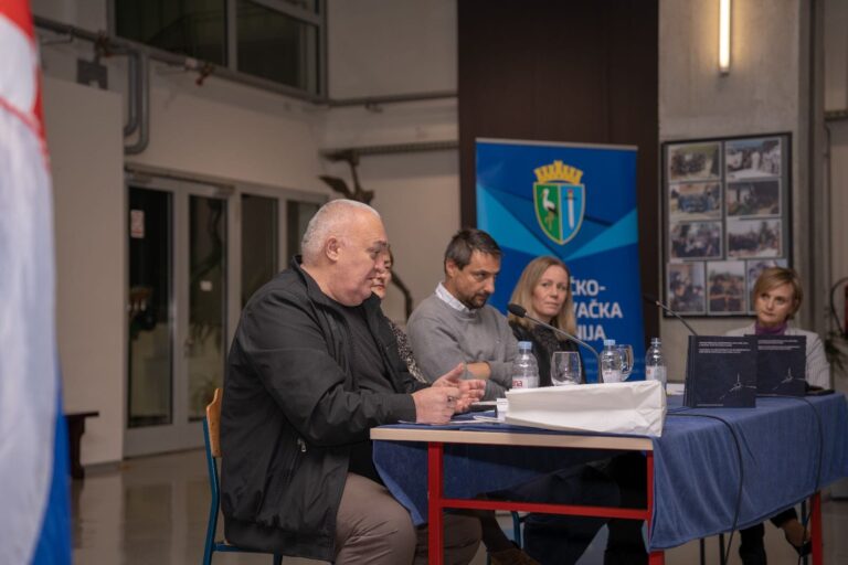 FOTO Promovirana knjiga o ratnoj spomeničkoj baštini temelj je za nova istraživanja. Povjesničar Tomislav Šulj: na području Banovine počinjena je čak jedna trećina svih ratnih zločina u Domovinskom ratu