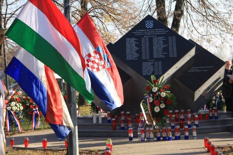 FOTO-VIDEO 24. studenog 1991. velikosrpski agresor, predvođen zločinačkim postrojbama Željka Ražnatovića- Arkana okupirao je Laslovo…JE LI SRPSKA AGRESIJA NA HRVATSKU JEDNAKA RUSKOJ AGRESIJI NA UKRAJINU??